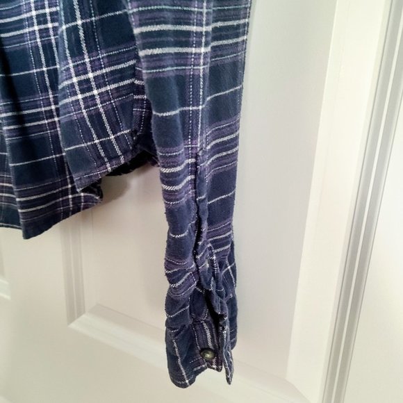 URBAN OUTFITTERS BDG Cropped Plaid Flannel Buttoned Shirt - Picture 3 of 5